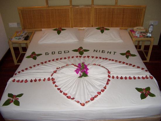 Meedhuparu Bed